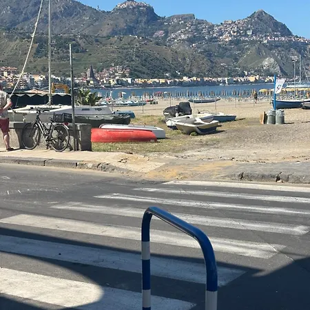 C'est La Vie Giardini Naxos