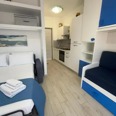 C'est La Vie Giardini Naxos