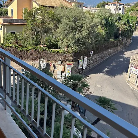 C'est La Vie Apartment