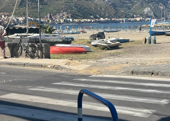 C'est La Vie Giardini-Naxos