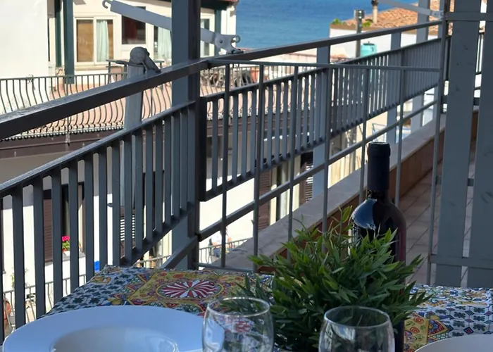 C'est La Vie Giardini Naxos